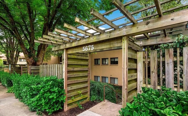 Building Photo - 5675 Harpers Farm Rd