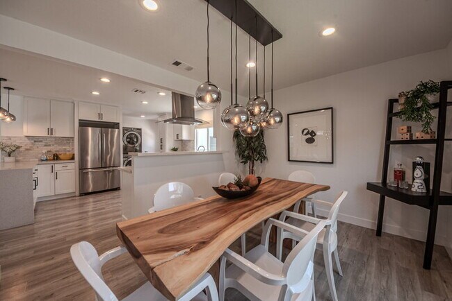 Foto del edificio - 3914 Somerset Dr