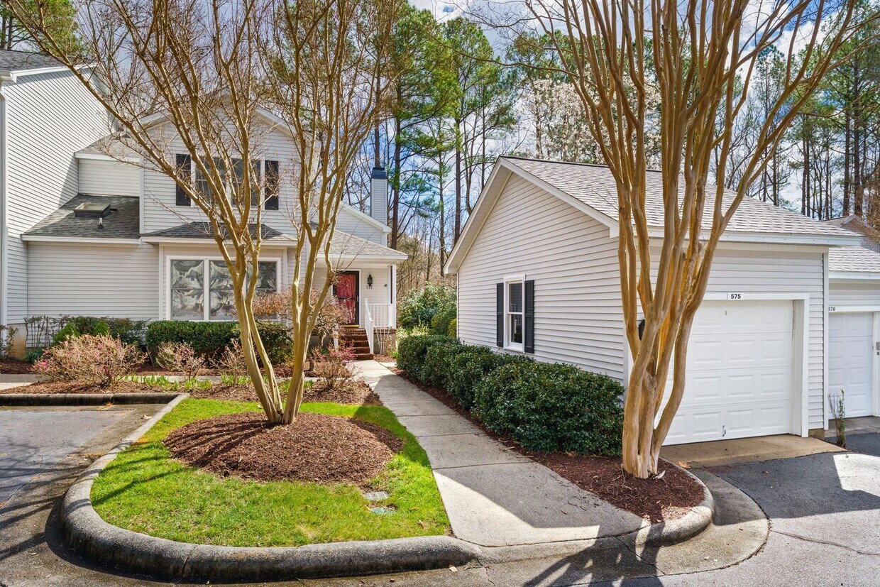 Primary Photo - End-of-Year Move-In Special: Get November ...