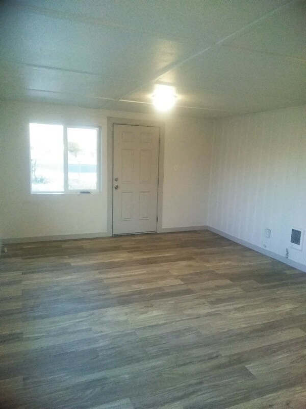 Building Photo - 498 N Main St