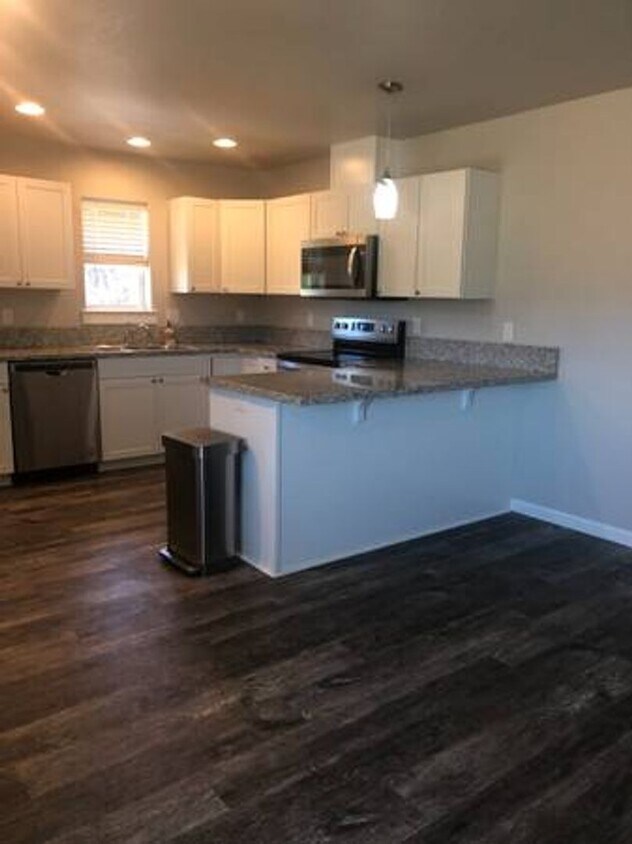 Foto principal - 7837 Jacqueline Way