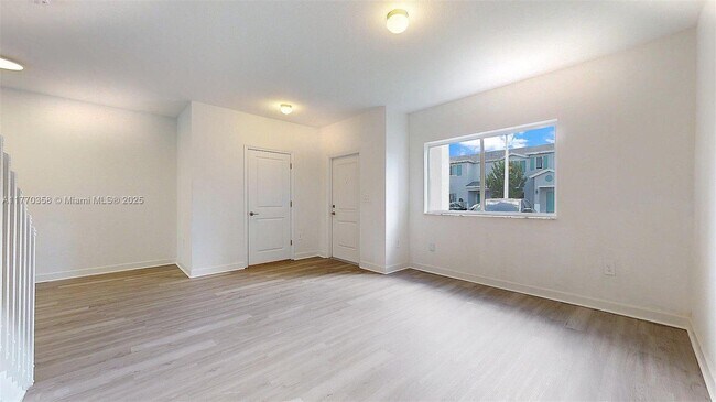 Foto del edificio - 388 NW 12th Pl