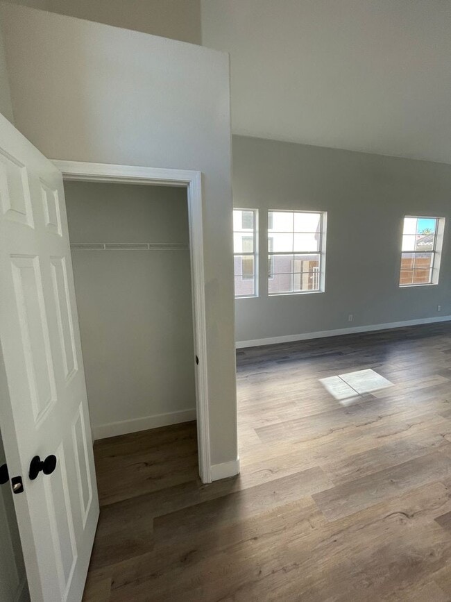 Building Photo - Beautiful 4 bedroom home located in the Sh...