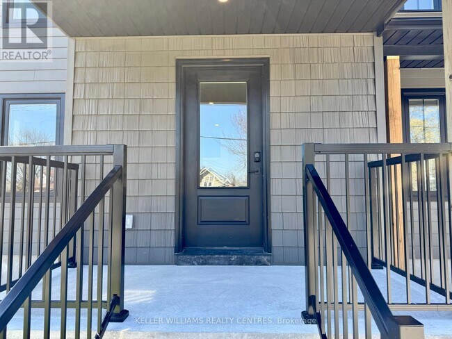 Building Photo - 65 Holgate St