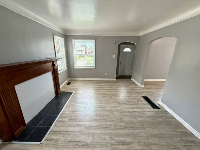 Foto del edificio - Section 8 Completely Renovated 3-Bedroom Home for Lease - Call (313)429-3244