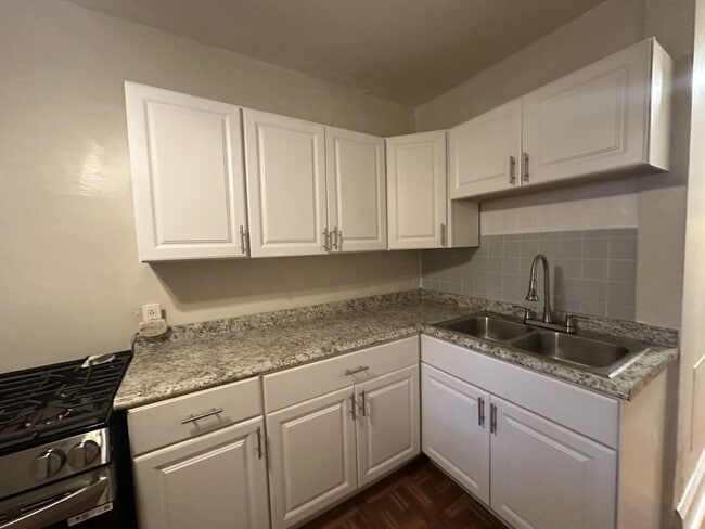 Building Photo - 5460 Broad St