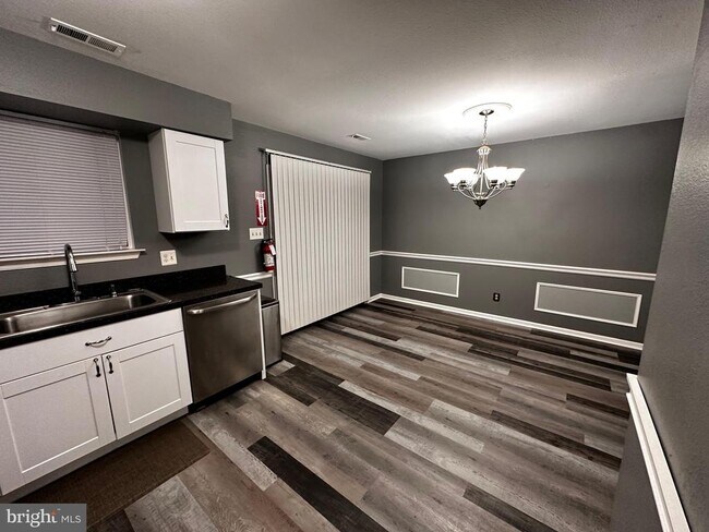 Building Photo - 117 Pendragon Way