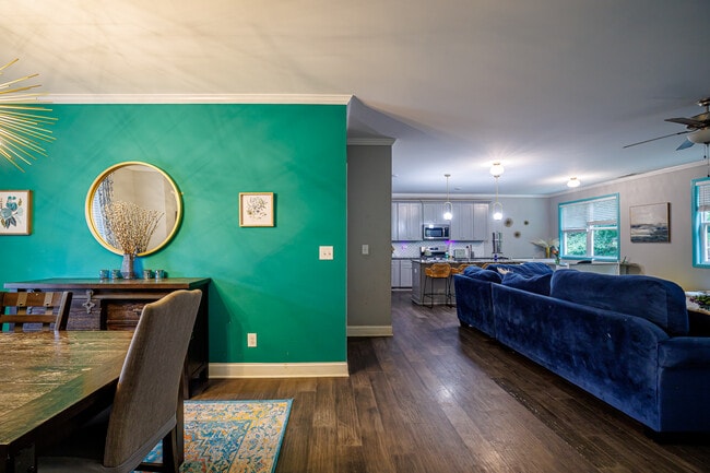 Building Photo - 439 Vinings Vintage Cir