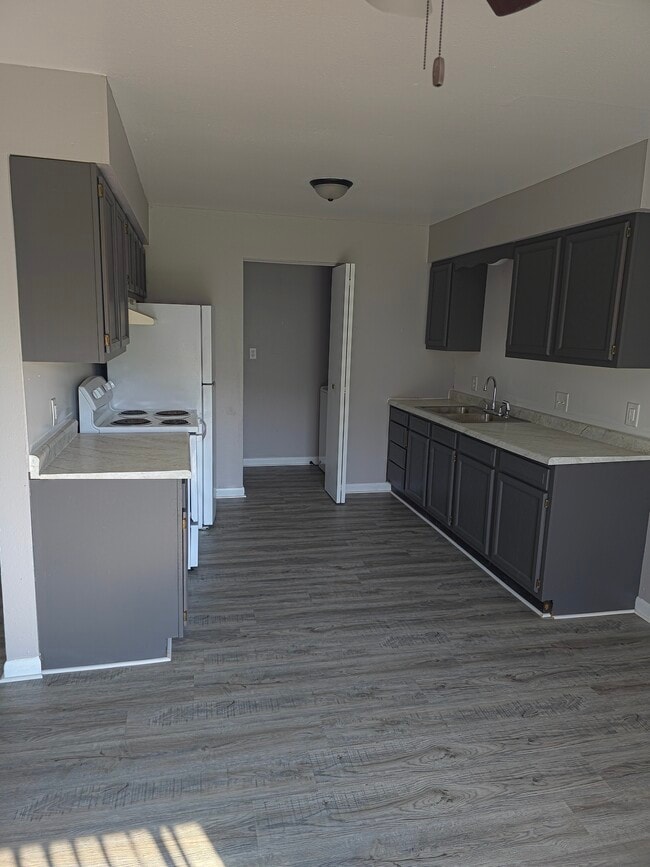 Kitchen - Prairieview Rd 307 North