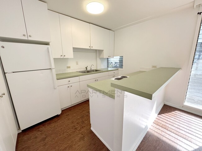 Building Photo - $500 1st Month Rent Special! | Ground Floo...