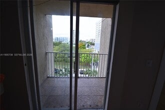 Building Photo - 102 SW 6th Ave