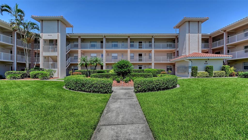 Foto principal - 6505 Stone River Rd