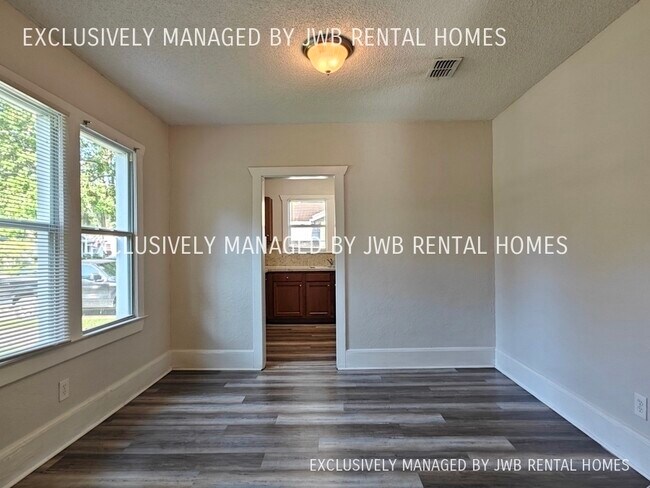 Building Photo - 4021 Myra St