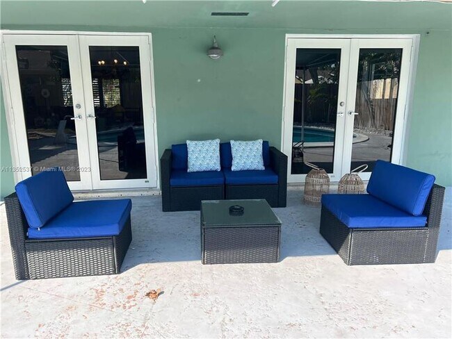 Foto del edificio - 1830 NE 56th Ct