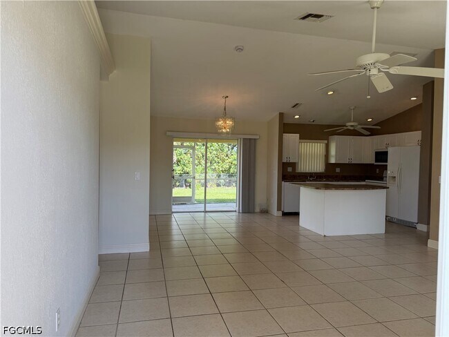 Foto del edificio - 305 NW 22nd Pl