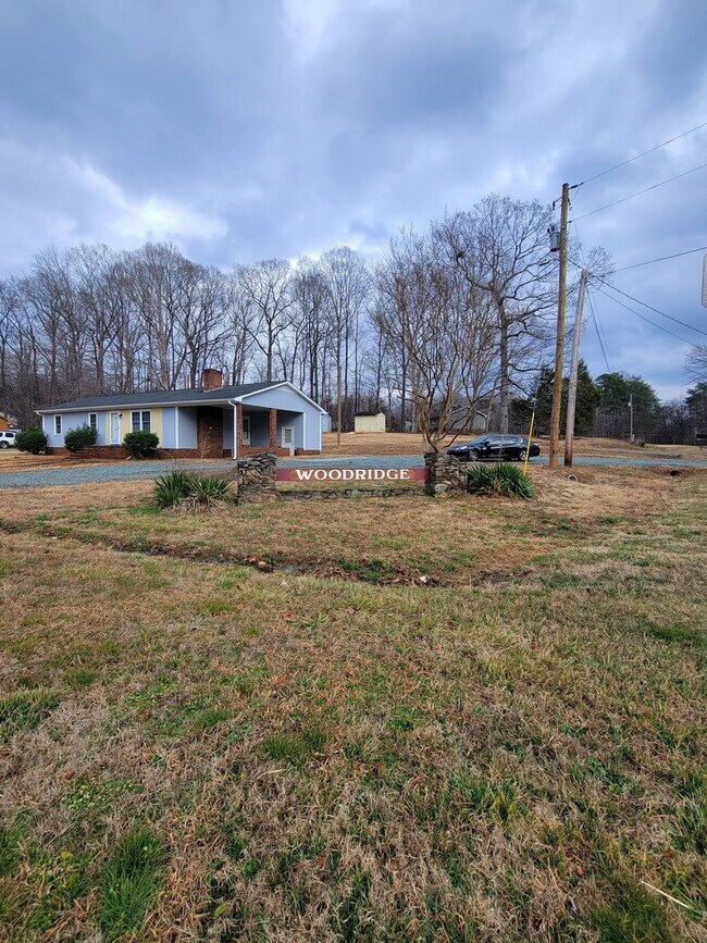 Building Photo - Ready to Move in