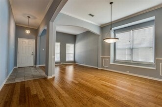 Building Photo - 1620 Bur Oak Dr