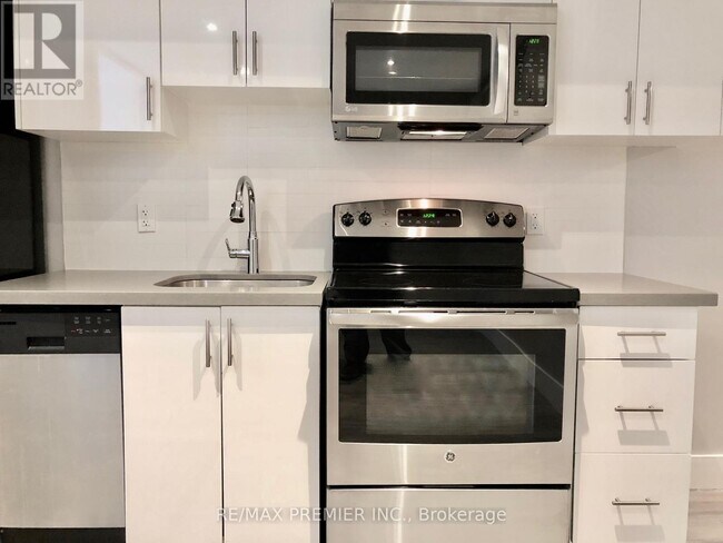 Photo du bâtiment - 50 Pape Ave