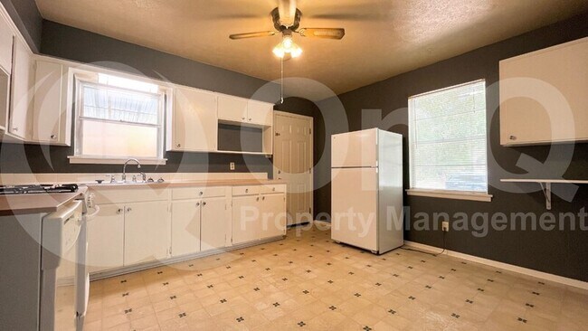 Foto del edificio - 1713 Shawnee St