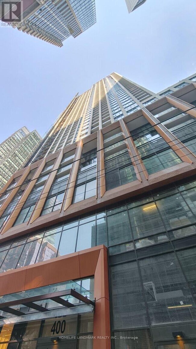Photo du bâtiment - 400 King St W