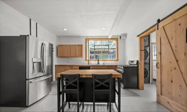 Building Photo - 110 Forbush Ave