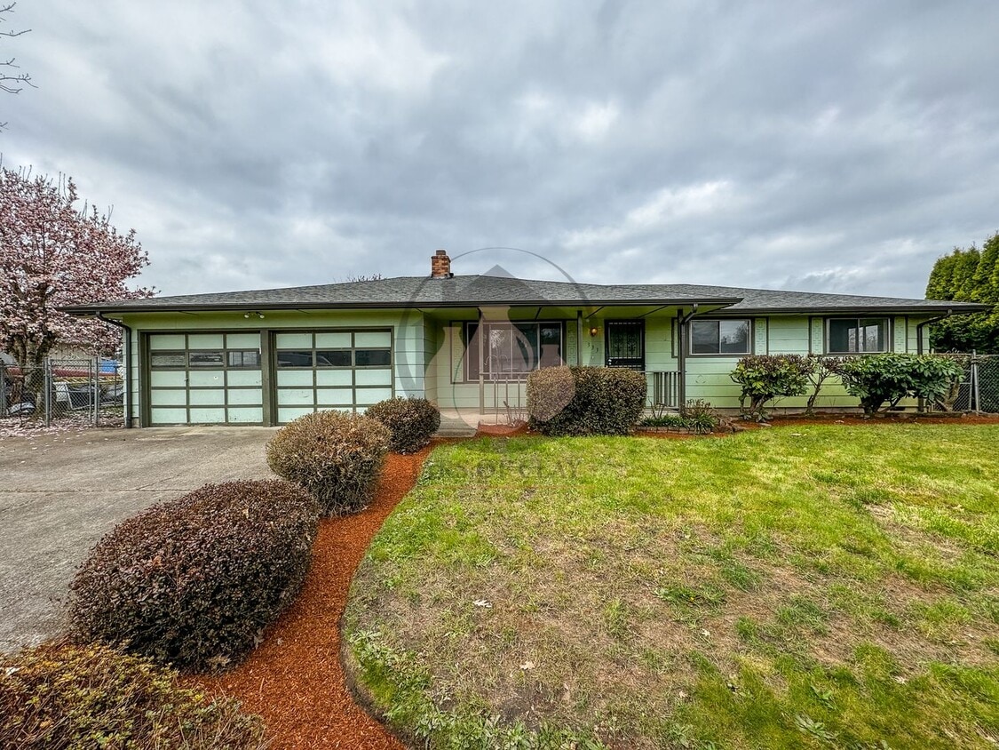 Foto principal - Beautifully Renovated Home -
