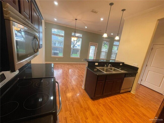 Building Photo - 3443 S Midtown Cir St