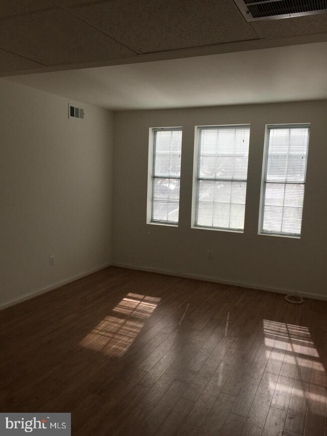 Building Photo - 1801 Key Blvd