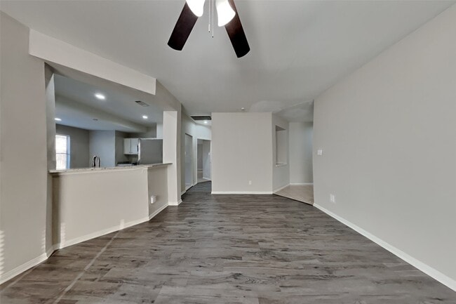 Foto del edificio - 20430 White Poplar Dr