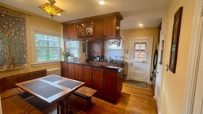 Building Photo - Beautifully Updated Furnished Home in Silver Spring