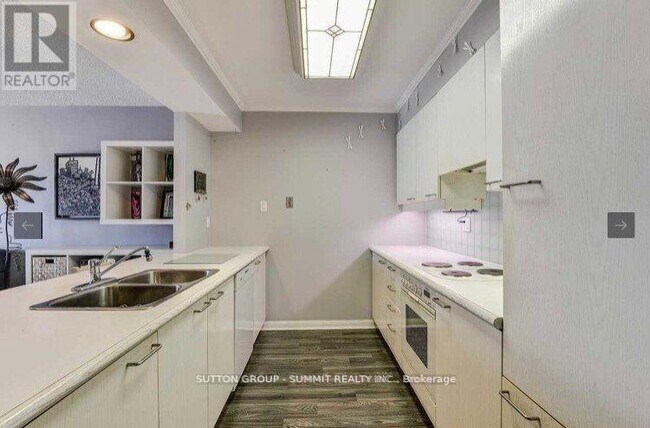 Photo du bâtiment - 50 Eglinton Ave W