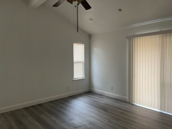 Foto del edificio - Charming 3-Bed, 2-Bath Home in Desirable G...