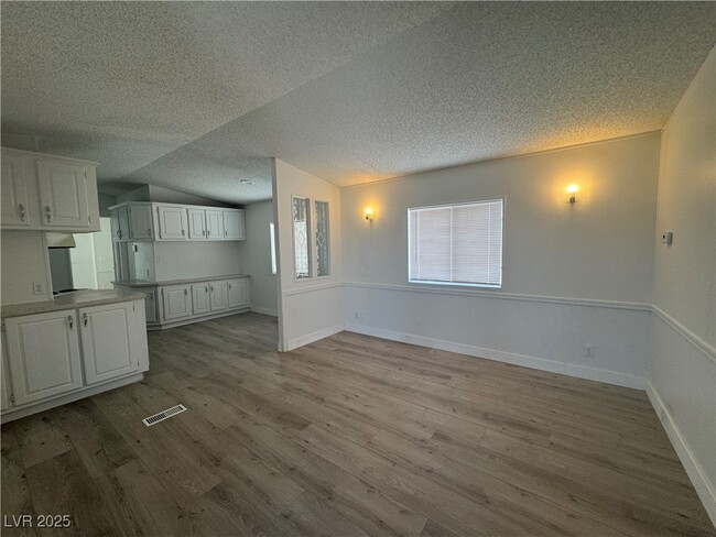 Building Photo - 900 Firebird Cir