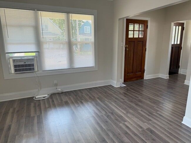 Foto del edificio - 5 bedroom home near Lincoln Park and Uptown