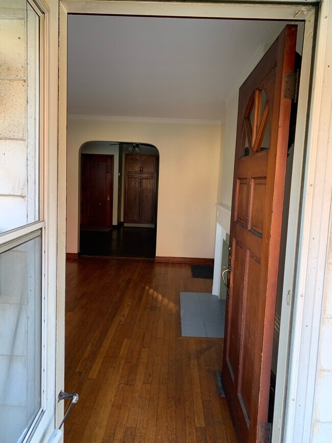 85ddb1a8-3a65-4716-baa5-fb30a5c92673 - 83 S Powell Ave