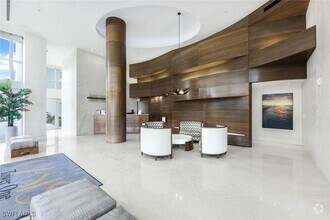 Building Photo - 3000 Oasis Grand Blvd