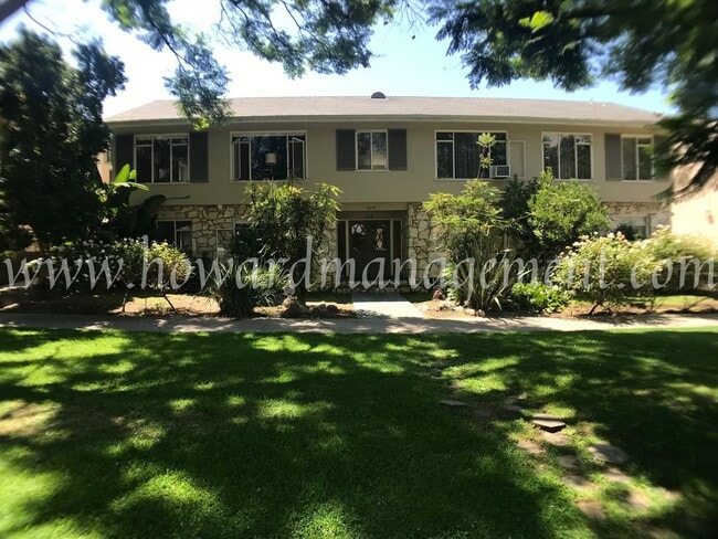 Building Photo - 8218 De Longpre Ave