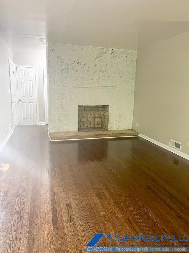 Building Photo - Stunning 3-Bed, 2-Bath Brick Home with Gar...