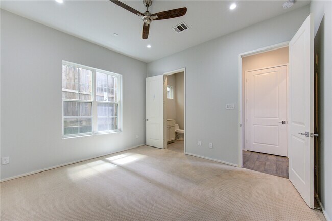 Building Photo - 5336 Chandler St