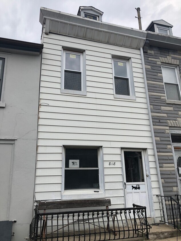 Primary Photo - 4 bedroom 1.5 bath