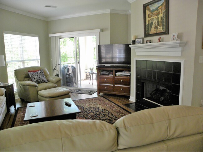 Building Photo - 781 Peninsula Dr
