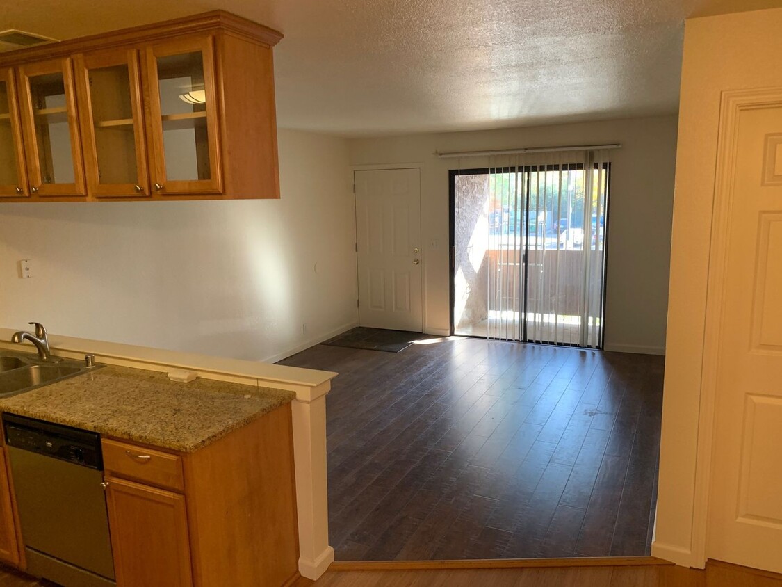 Primary Photo - Lovely 3 Bed 2 Bath Condo on Nord!