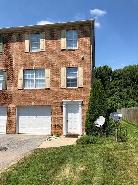 Building Photo - 17311 Evergreen Dr