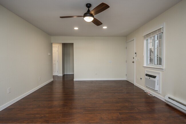 Foto del edificio - 529 Fox Run Ln