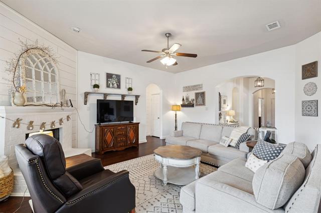 Foto del edificio - 525 Braewick Dr