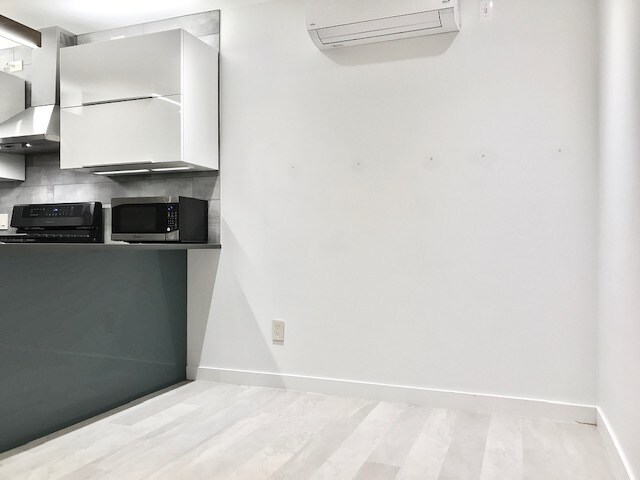 Building Photo - 102 Mott St