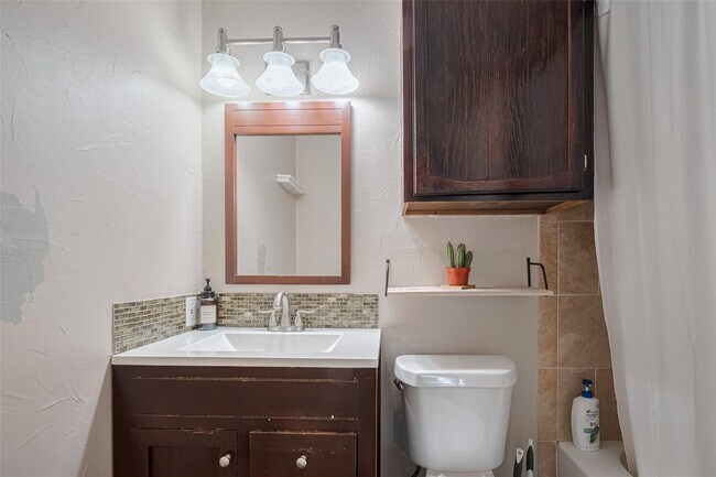 Building Photo - 182 April Point Dr N