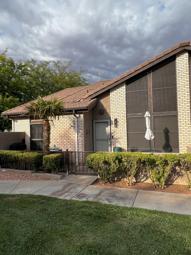 Building Photo - 777 S 400 E