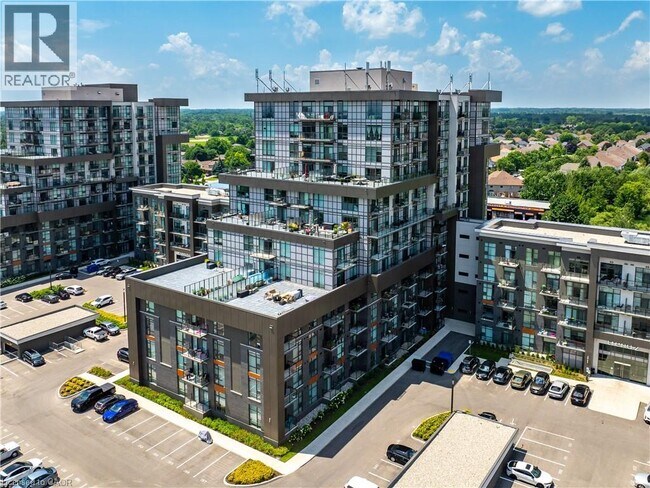 Building Photo - 460 Dundas St E