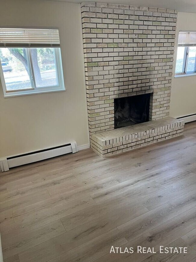 Building Photo - 2840 Montebello Dr W
